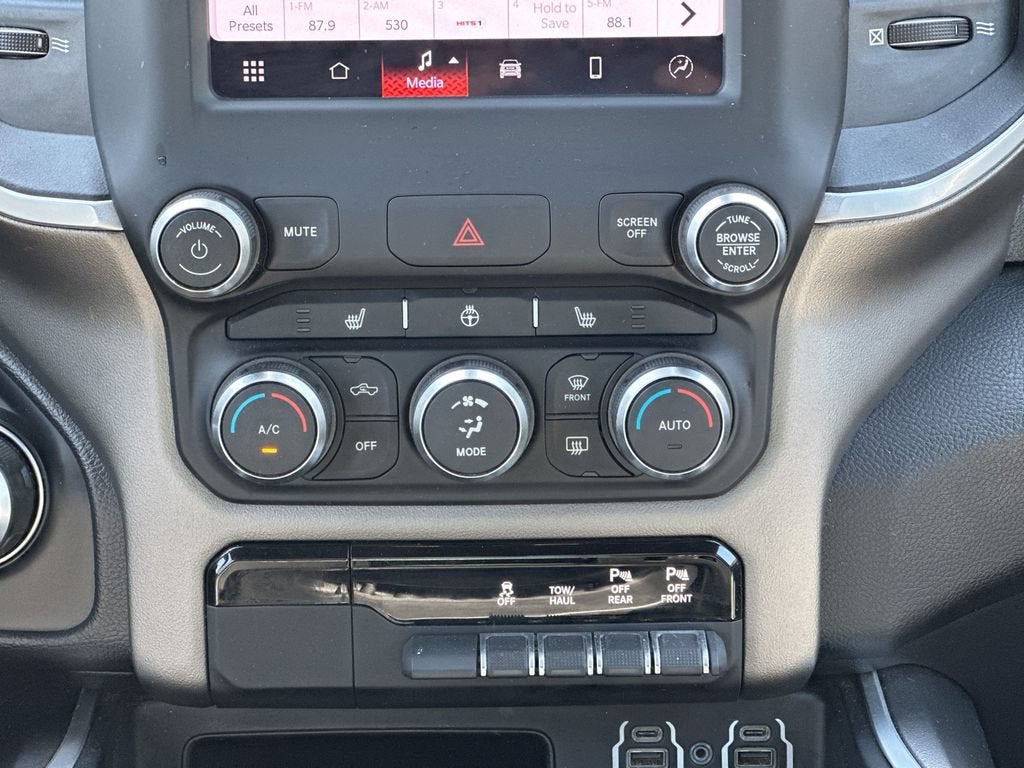 2022 RAM 1500 Big Horn Crew Cab 4x4 5'7" Box