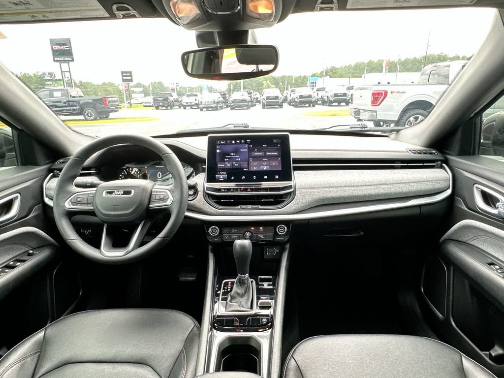 2024 Jeep Compass Latitude Lux FWD