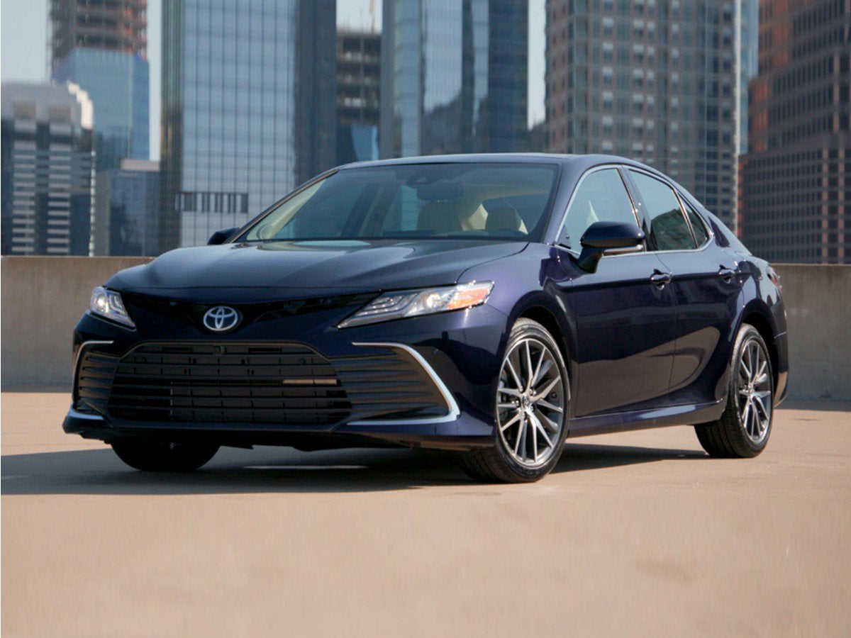 2022 Toyota Camry SE's photo