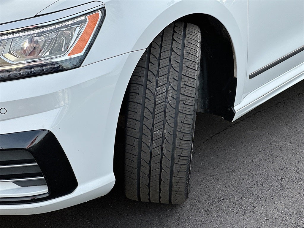 2019 Volkswagen Passat 2.0T SE R-Line