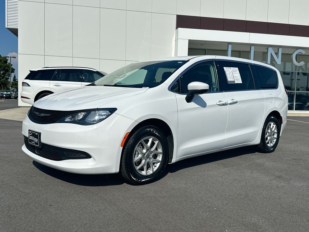 2023 Chrysler Voyager LX