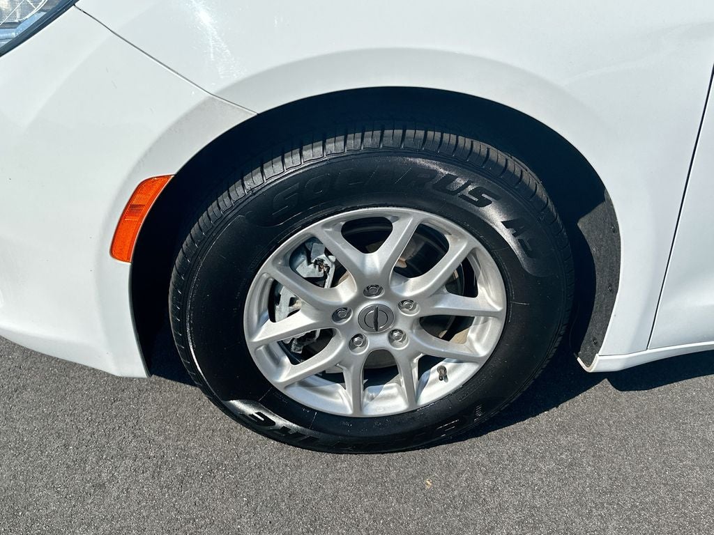 2023 Chrysler Voyager LX