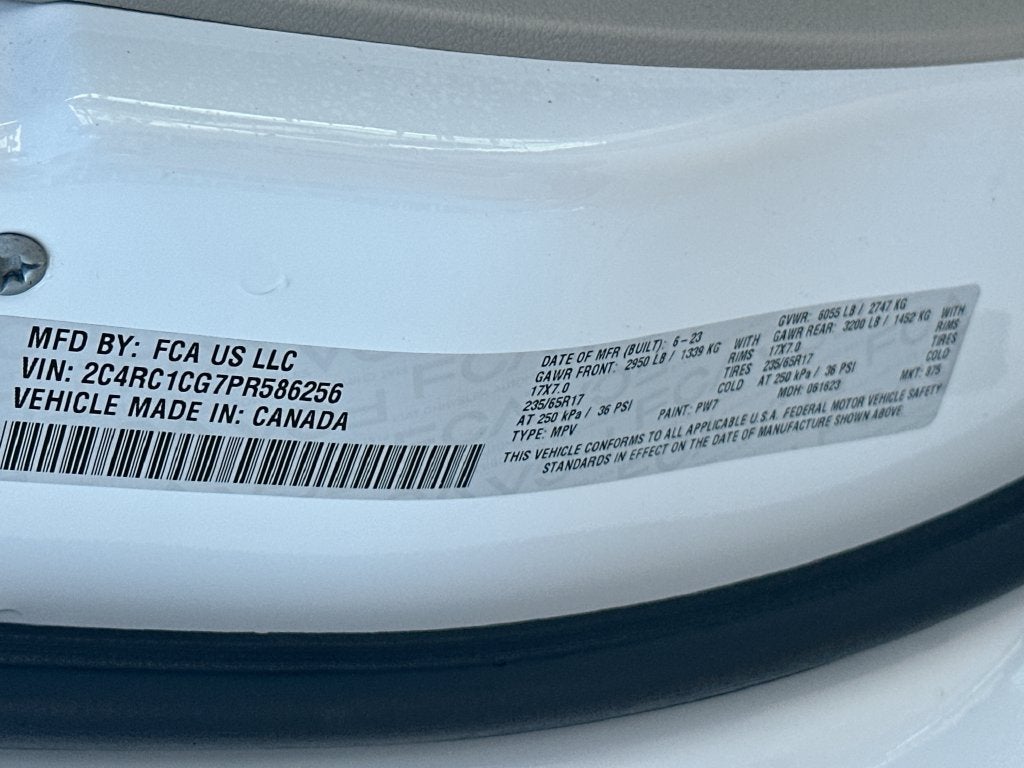 2023 Chrysler Voyager LX