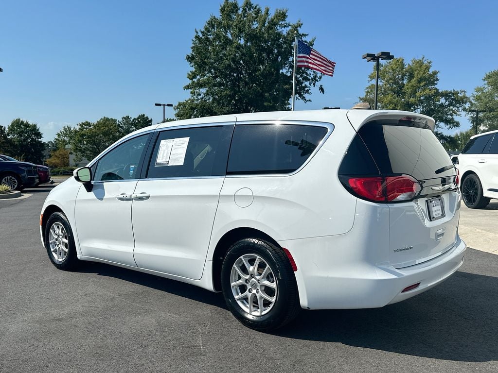 2023 Chrysler Voyager LX