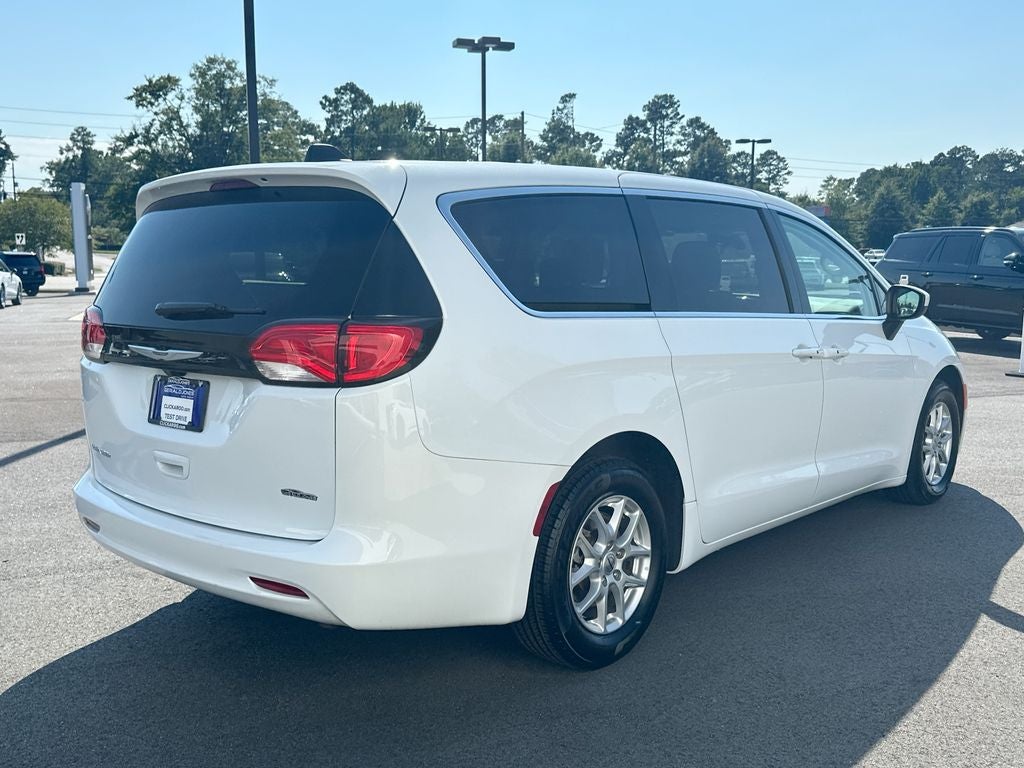 2023 Chrysler Voyager LX
