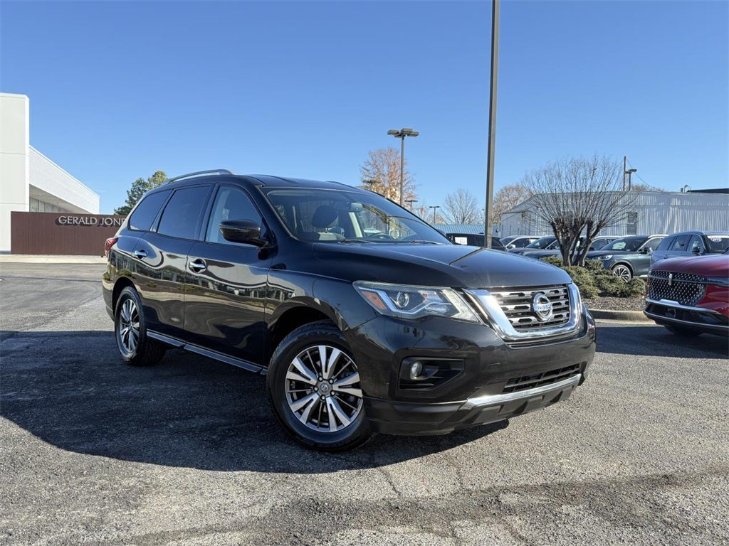 2019 Nissan Pathfinder SV