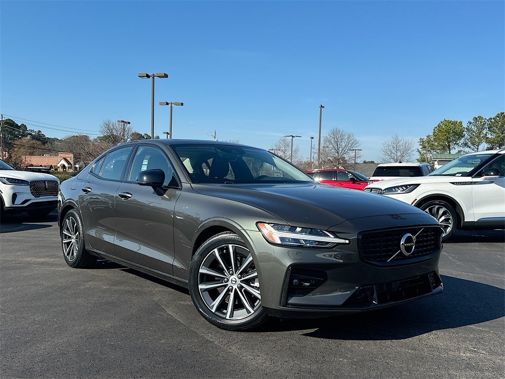 2022 Volvo S60 B5 Momentum