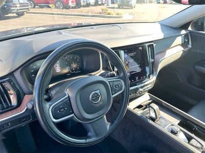 2022 Volvo S60 B5 Momentum
