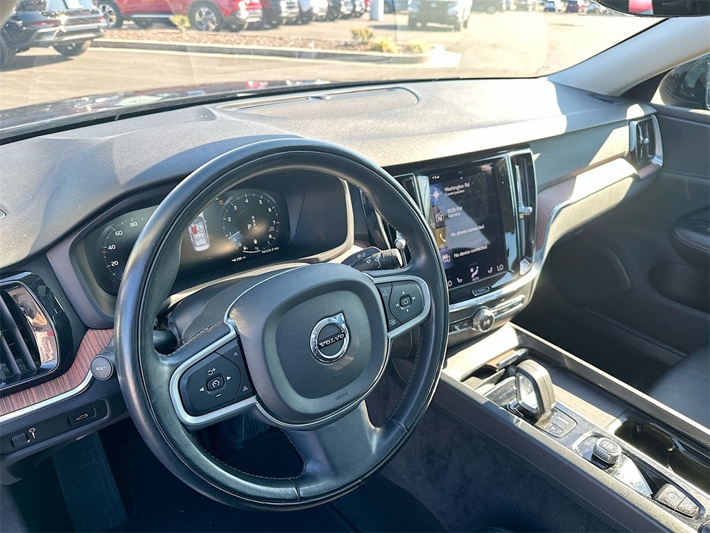 2022 Volvo S60 B5 Momentum