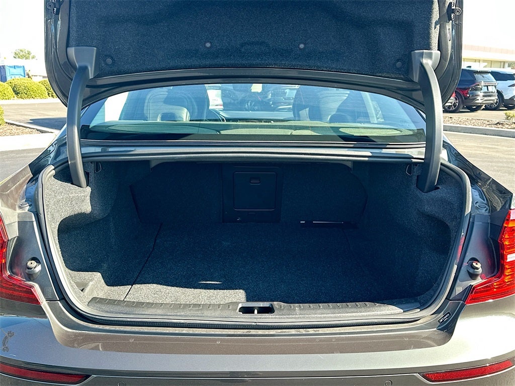 2022 Volvo S60 B5 Momentum