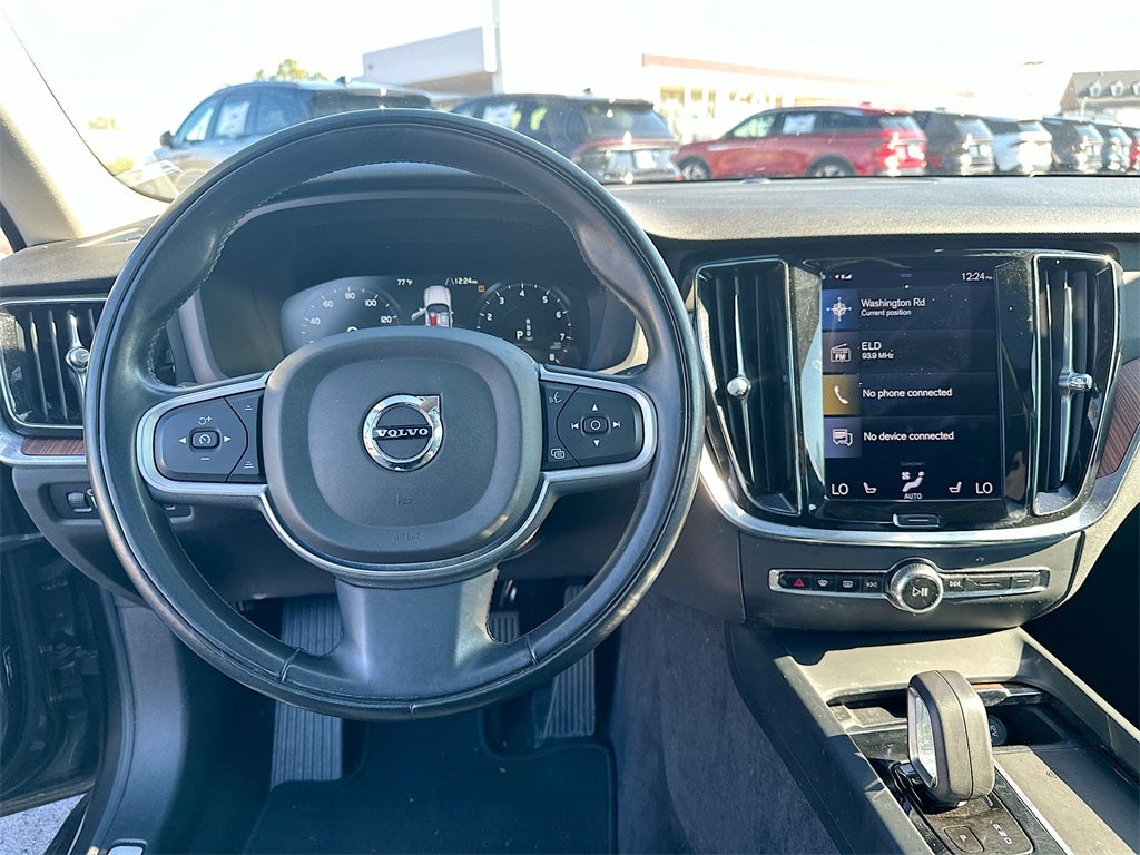 2022 Volvo S60 B5 Momentum