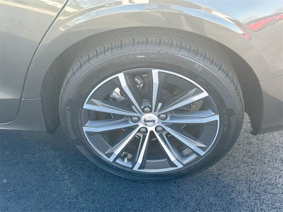 2022 Volvo S60 B5 Momentum