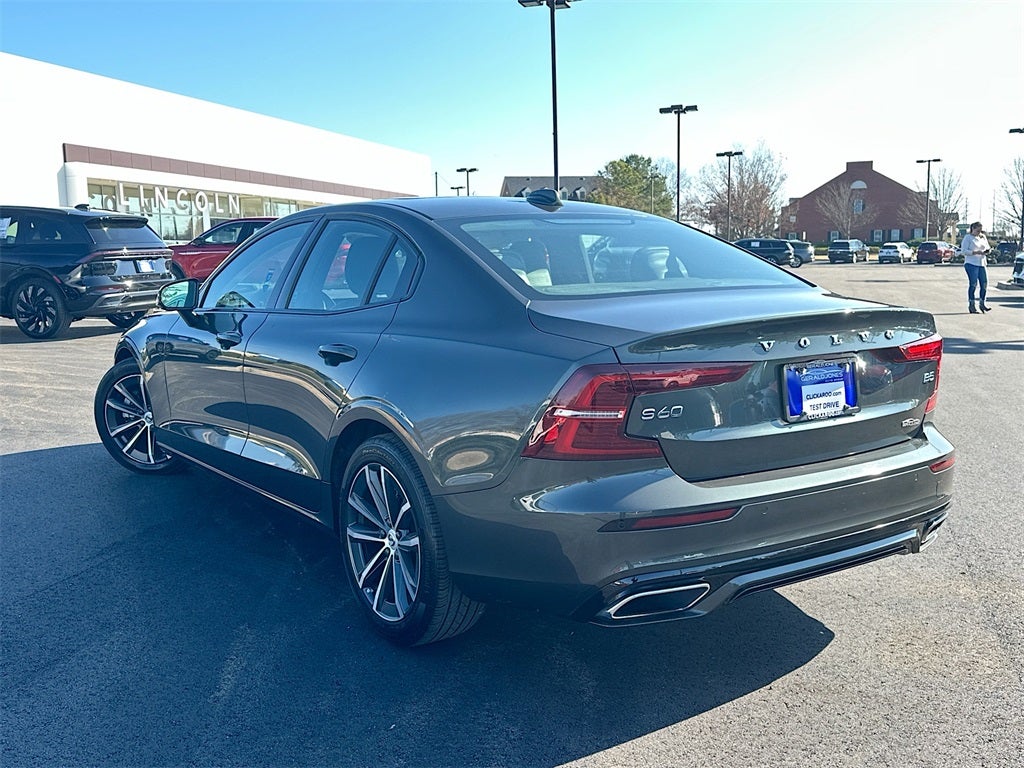2022 Volvo S60 B5 Momentum