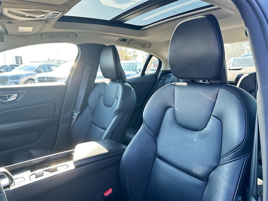 2022 Volvo S60 B5 Momentum