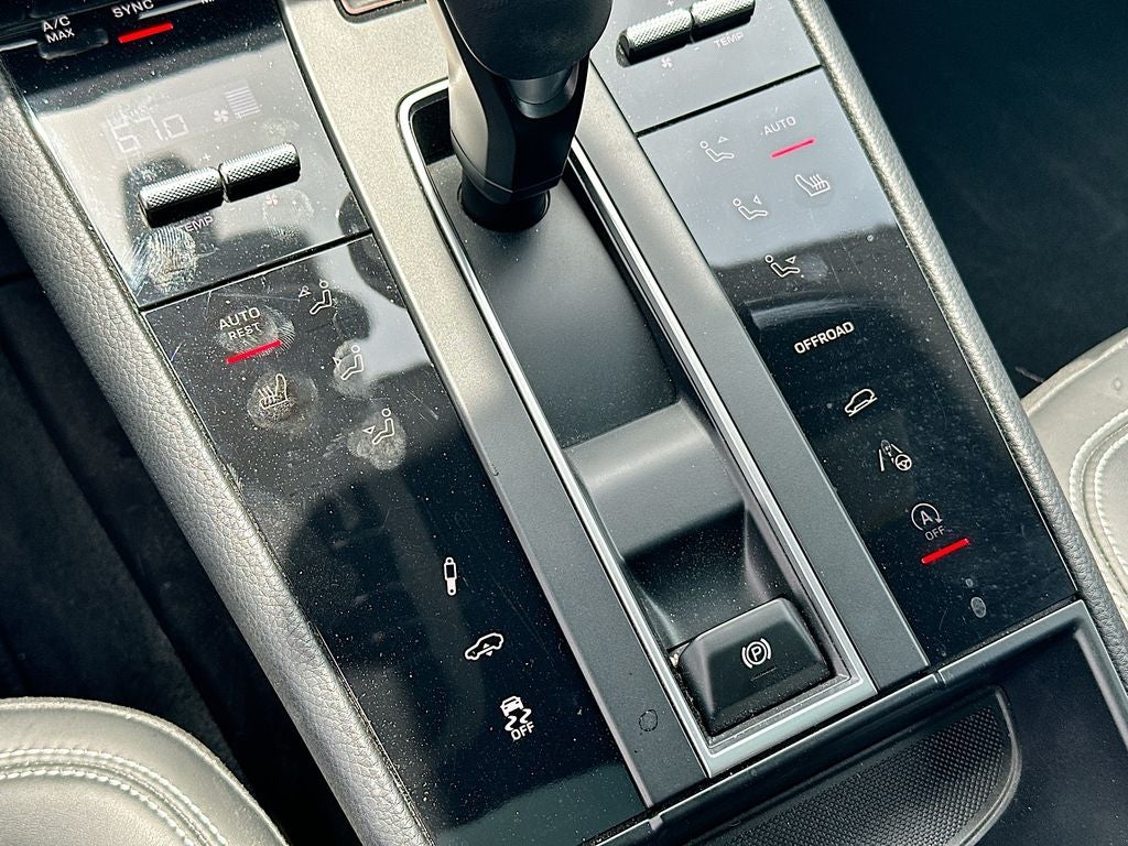 2023 Porsche Macan T
