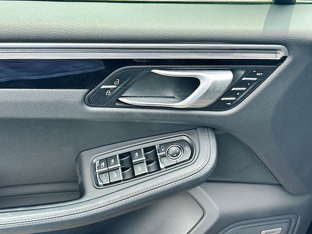 2023 Porsche Macan T