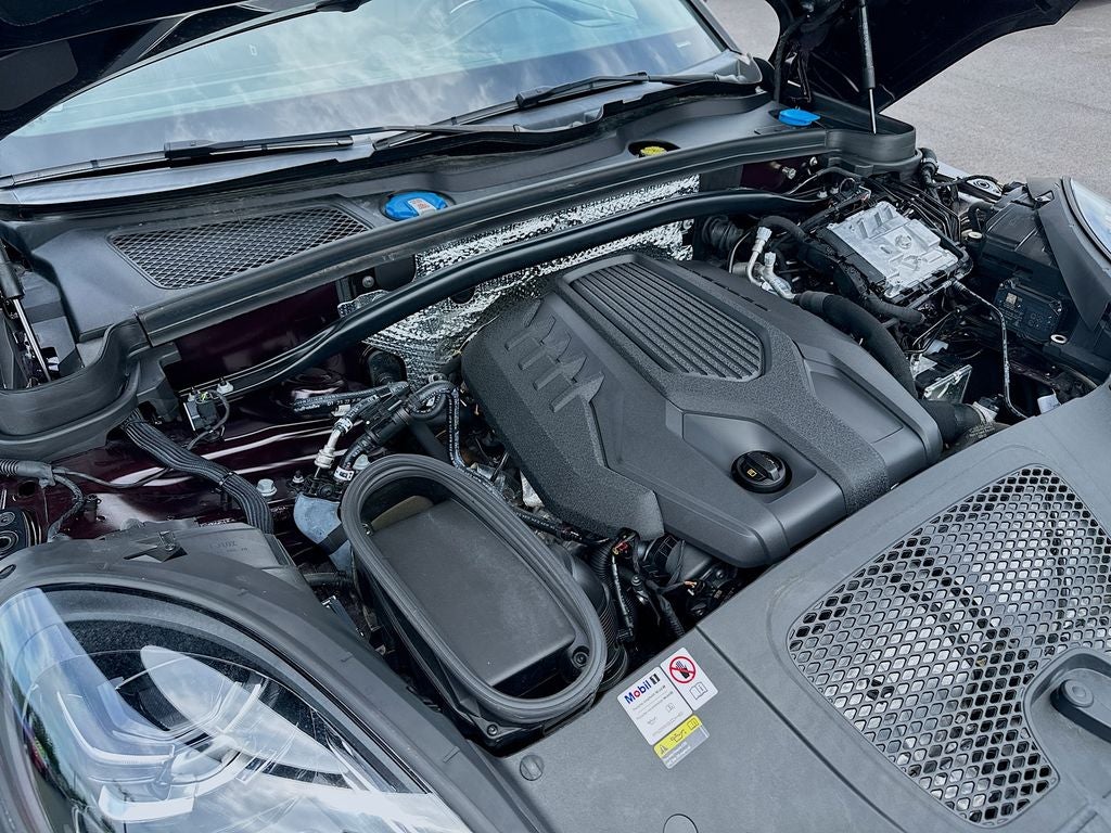 2023 Porsche Macan T
