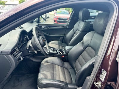 2023 Porsche Macan T