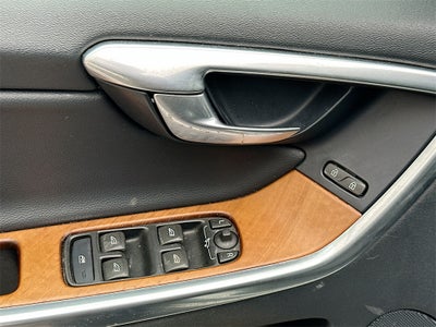 2016 Volvo XC60 T5 Drive-E Premier