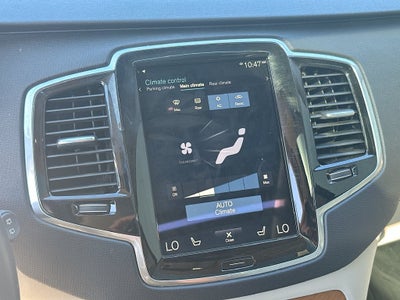 2022 Volvo XC90 T6 Momentum