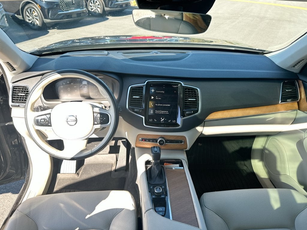 2022 Volvo XC90 T6 Momentum