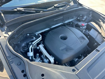 2022 Volvo XC90 T6 Momentum