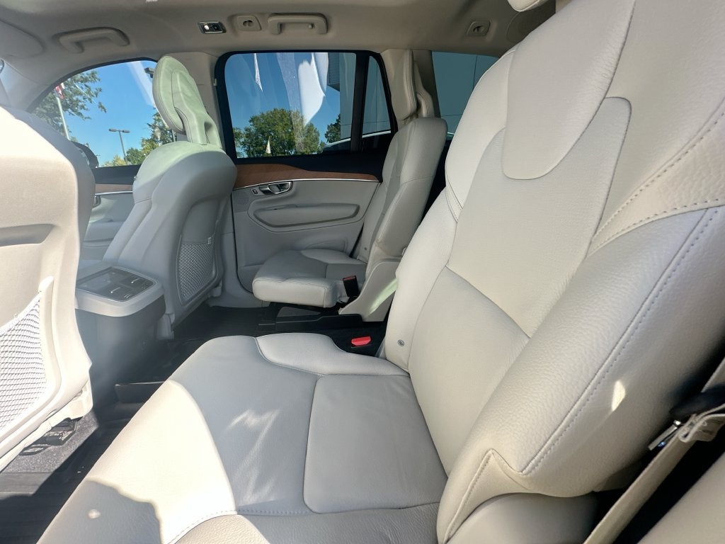 2022 Volvo XC90 T6 Momentum