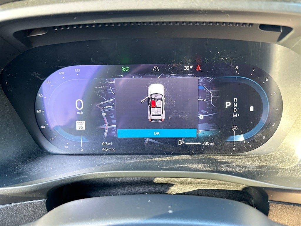 2025 Volvo XC40 B5 Ultra Dark Theme