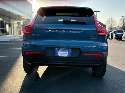 2025 Volvo XC40 B5 Ultra Dark Theme