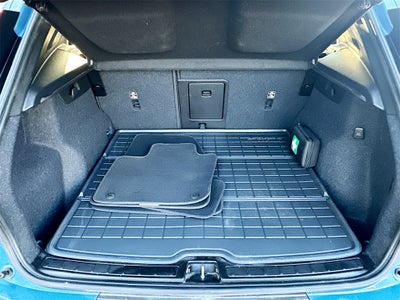 2025 Volvo XC40 B5 Ultra Dark Theme