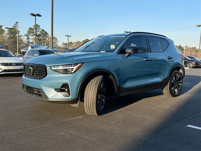 2025 Volvo XC40 B5 Ultra Dark Theme