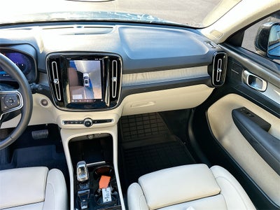 2025 Volvo XC40 B5 Ultra Dark Theme