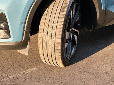 2025 Volvo XC40 B5 Ultra Dark Theme