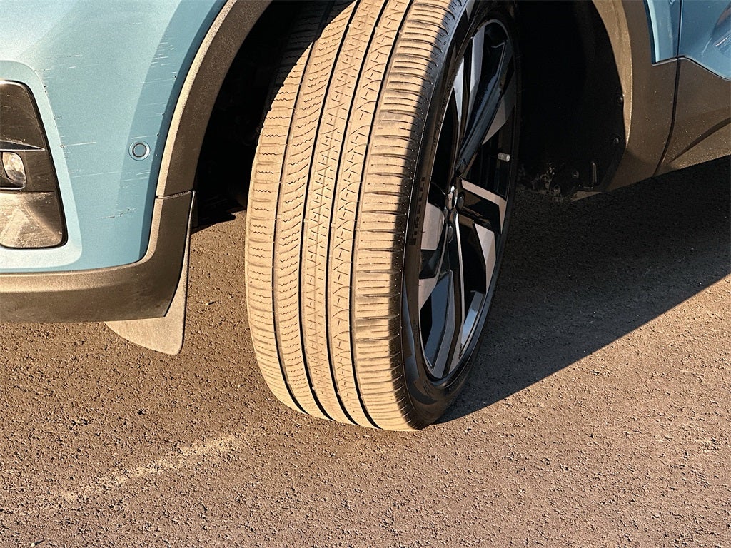 2025 Volvo XC40 B5 Ultra Dark Theme