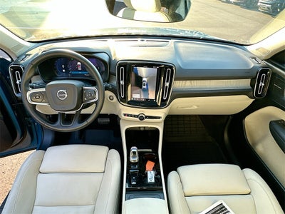 2025 Volvo XC40 B5 Ultra Dark Theme