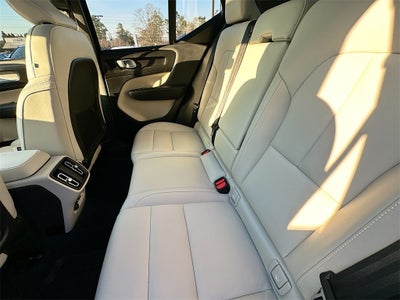 2025 Volvo XC40 B5 Ultra Dark Theme