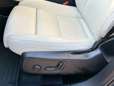 2025 Volvo XC40 B5 Ultra Dark Theme