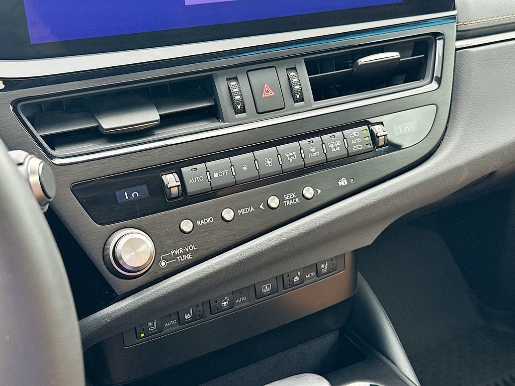 2024 Lexus ES 300h Luxury