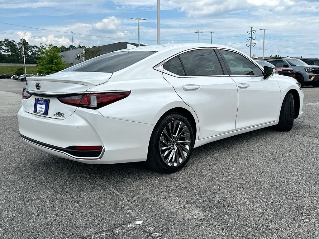 2024 Lexus ES 300h Luxury