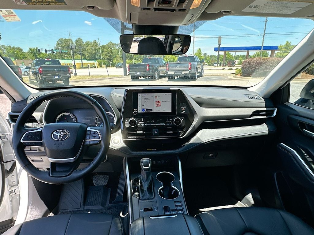 2025 Toyota Highlander Hybrid XLE
