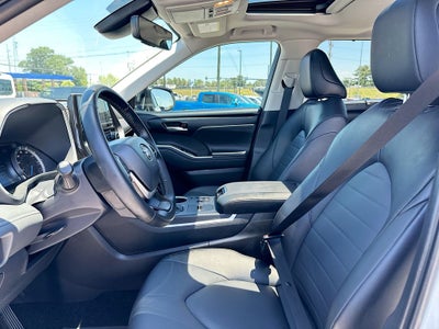2025 Toyota Highlander Hybrid XLE