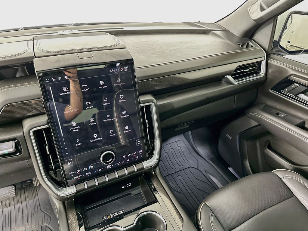 2025 GMC Yukon Elevation