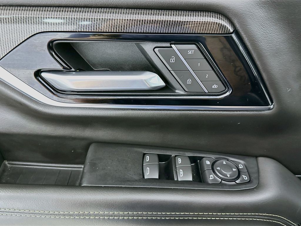 2025 GMC Yukon Elevation