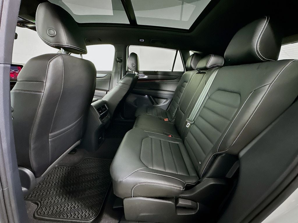2024 Volkswagen Atlas Cross Sport 2.0T SEL R-Line