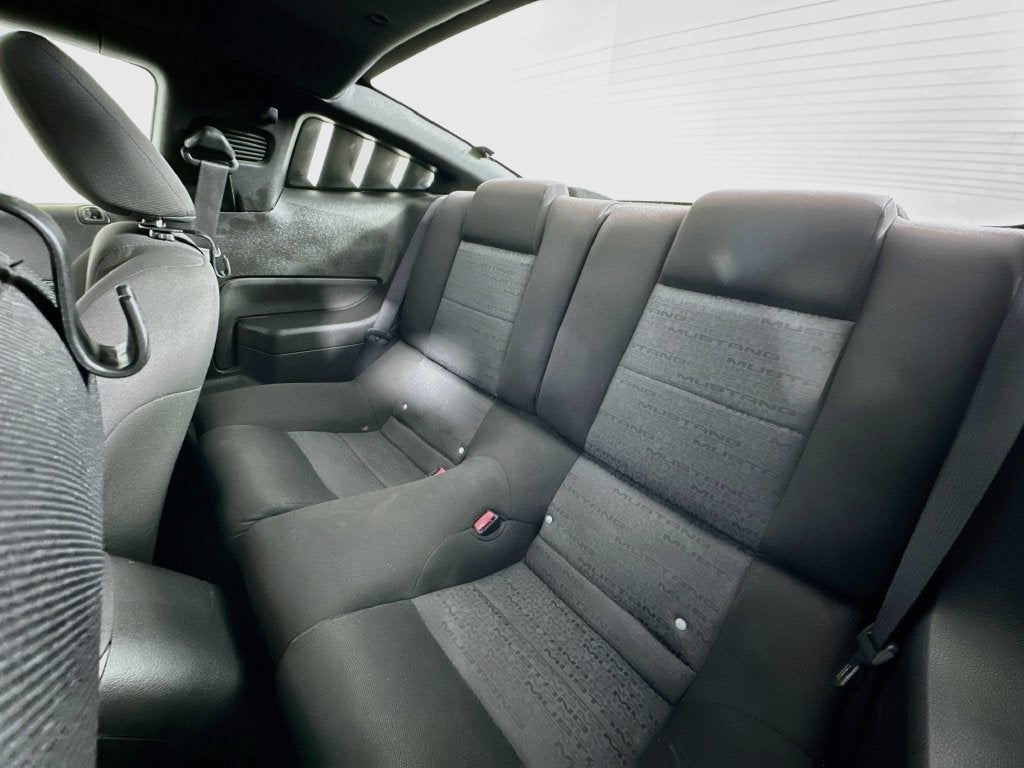 2007 Ford Mustang V6 Deluxe