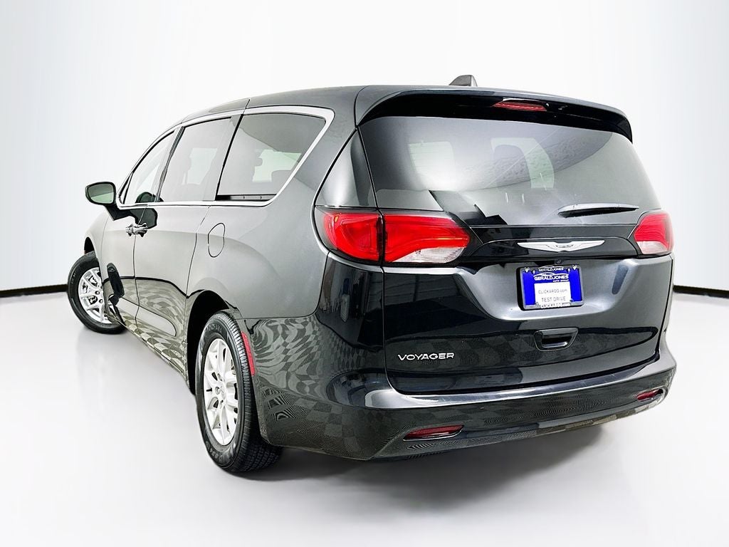 2023 Chrysler Voyager LX