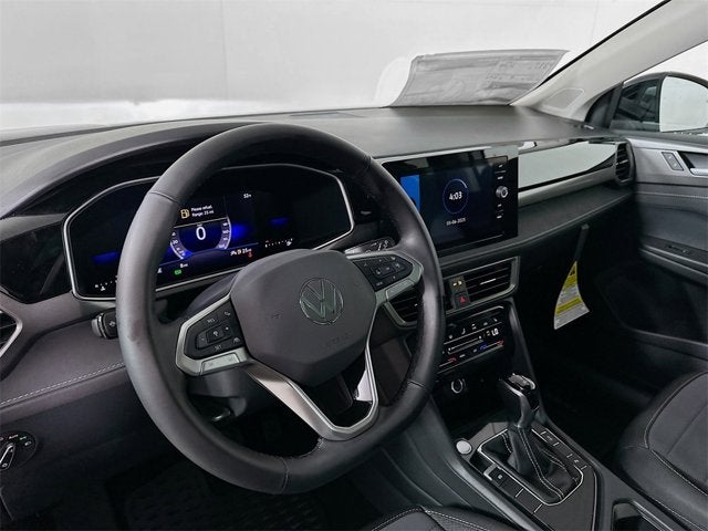 2025 Volkswagen Taos SE Black