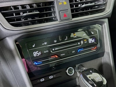 2025 Volkswagen Taos SE Black