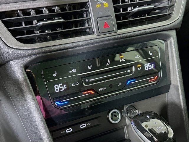 2025 Volkswagen Taos SE Black