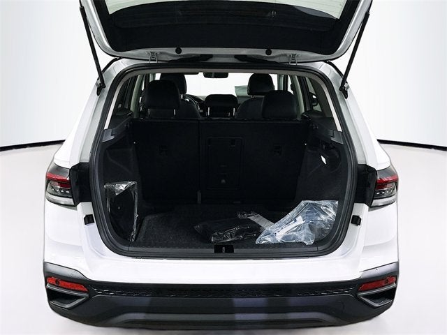 2025 Volkswagen Taos SE Black